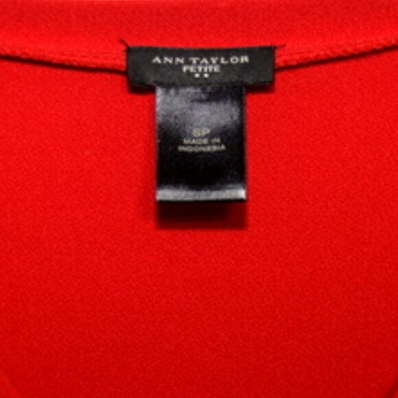 Ann Taylor Petite Red Crossover 3/4 Sleeve Cinched Side Top - Picture 4 of 5